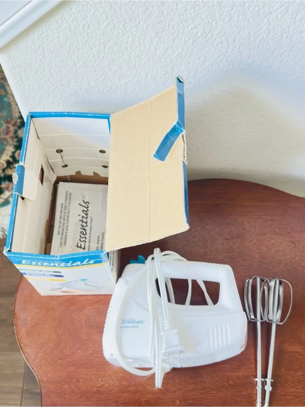 Black & Decker White and Blue 6-Speed Hand Mixer (Boxed)
